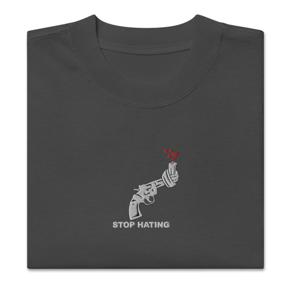 Oversized T-Shirt mit STOP HATING - gestickt