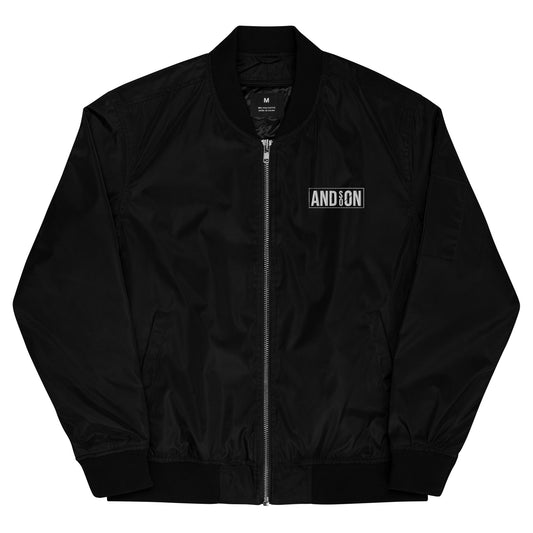 Premium Recycelte Bomberjacke | AND SO ON - gestickt