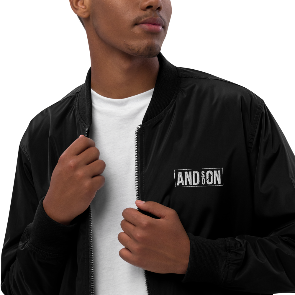 Premium Recycelte Bomberjacke | AND SO ON - gestickt